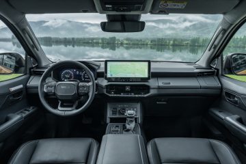 2026_Hilux Hybrid 48V_Invincible_Sulphur Yellow_Detail_005