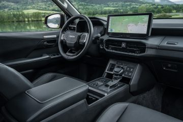 2026_Hilux Hybrid 48V_Invincible_Sulphur Yellow_Detail_007