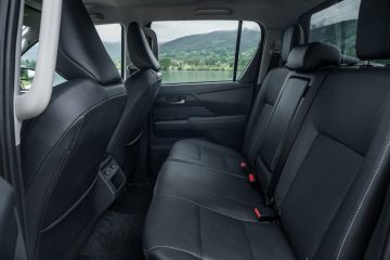 2026_Hilux Hybrid 48V_Invincible_Sulphur Yellow_Detail_011