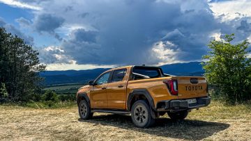 Toyota Hilux Hybrid 48V-15