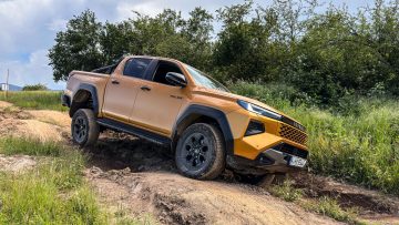 Toyota Hilux Hybrid 48V-9