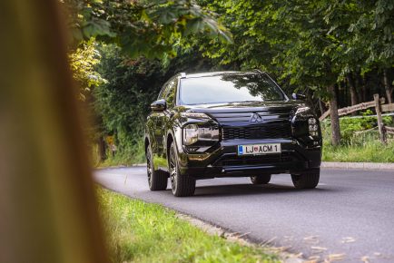 Mitsubishi Outlander Black Edition PHEV-5