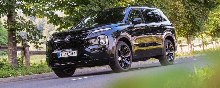 Mitsubishi Outlander PHEV Black Edition-10