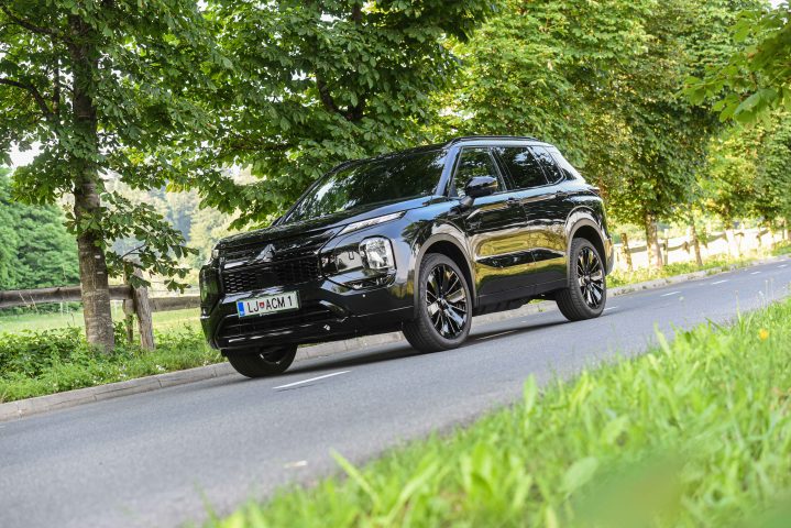 Mitsubishi Outlander PHEV Black Edition-15