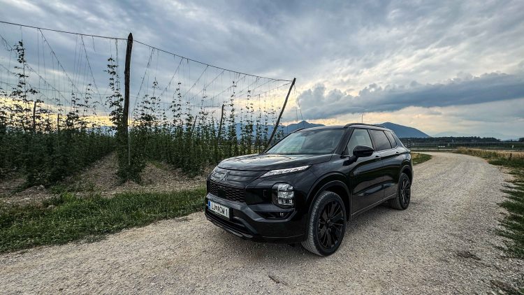 Mitsubishi Outlander PHEV Black Edition-28