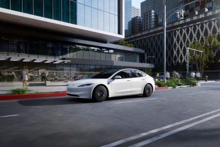 tesla-model-3-standard-1600x900