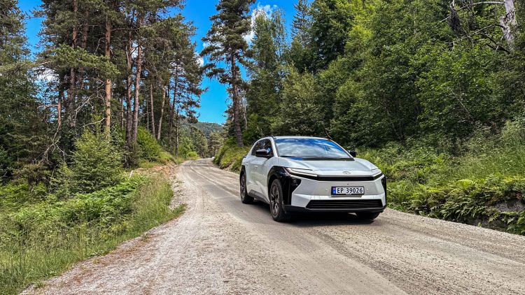 Toyota bZ4X Norway EV-13