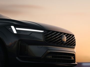 Black_edition_The_New_Volvo_XC60_Frontlight