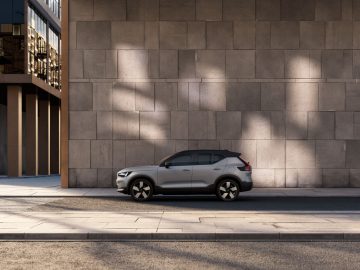 The_New_Volvo_EX40_Exterior_Profile