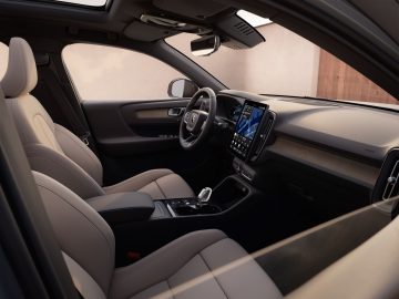 The_New_Volvo_XC40_Interior_Driver_View