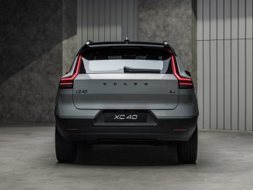 The_New_Volvo_XC40_Studio_Back