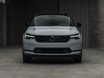 The_New_Volvo_XC40_Studio_Front