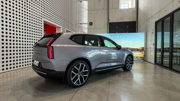 Volvo EX60-16
