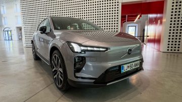 Volvo EX60-19