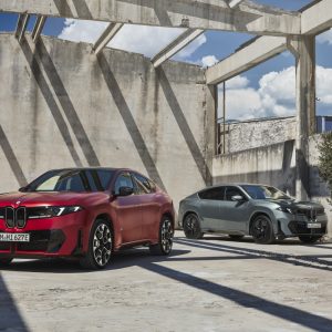 P90659264_highRes_bmw-ix4-highlight-sh