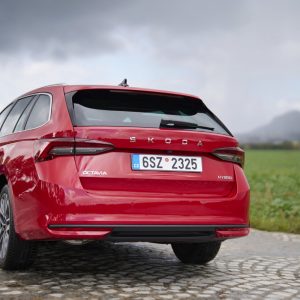 Skoda Octavia Hybrid_ (1)