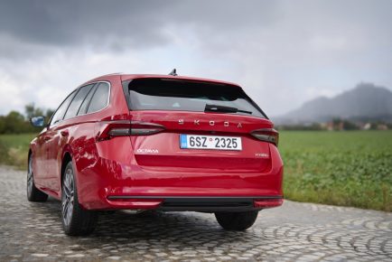 Skoda Octavia Hybrid_ (1)