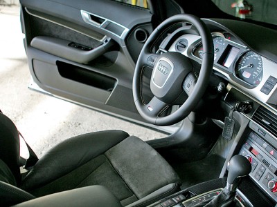 0607_x+2007_audi_s6+interior.jpg