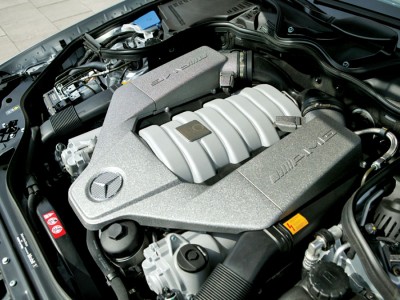 0607_x+2007_mercedes_benz_e63_amg+engine_compartment.jpg