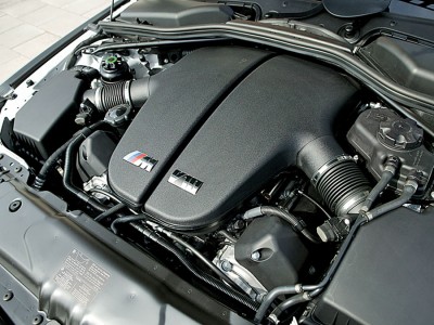 0607_x+2007_bmw_m5+engine_compartment.jpg