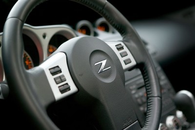 _06-350Z-steeringwheel.jpeg