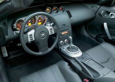_06-350Z-interior1.jpeg