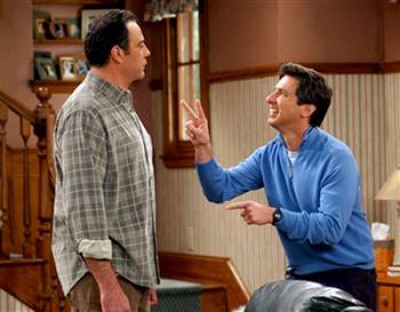 050511_everybodylovesraymond_hmed_10a.hmedium.jpg