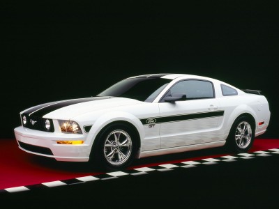 2005 Ford Mustang GT.jpg