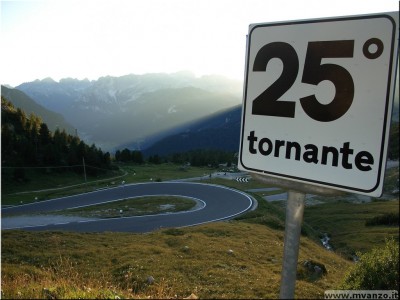 A_Tornanti_passo_Pordoi_003.JPG