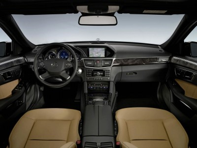 2010-mercedes-benz-e-class-sedan_33.jpg