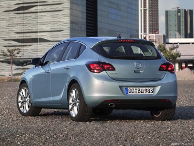 Opel-Astra_2010_800x600_wallpaper_2d.jpg