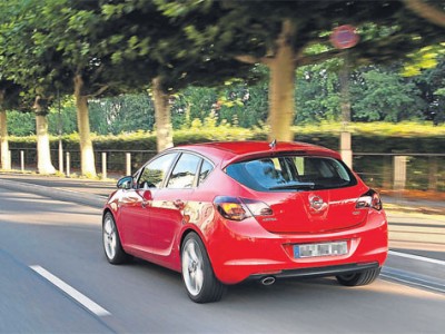 1170174116-opel-astra_9.jpg