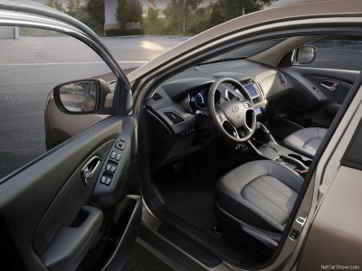 Hyundai-ix35_2011_800x600_wallpaper_3d.jpg