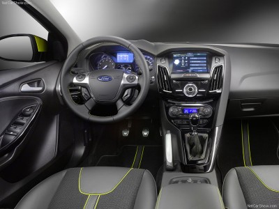 Ford-Focus_Estate_2011_800x600_wallpaper_09.jpg