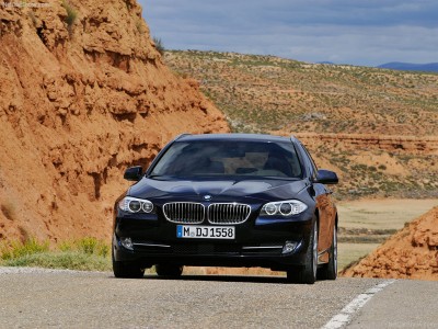 BMW-5-Series_Touring_2011_800x600_wallpaper_03.jpg