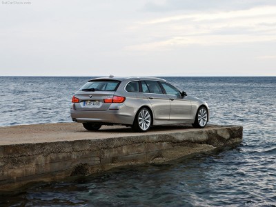 BMW-5-Series_Touring_2011_800x600_wallpaper_10.jpg