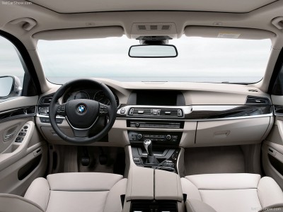 BMW-5-Series_Touring_2011_800x600_wallpaper_2d.jpg