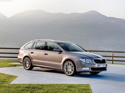 Skoda-Superb_Combi_2010_1024x768_wallpaper_01.jpg