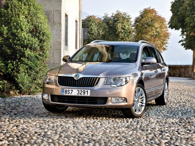 Skoda-Superb_Combi_2010_1280x960_wallpaper_02.jpg