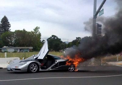 mclaren_f1_on_fire_2.jpg