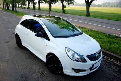 opel_corsa_1.4_ecotec_black_white_2009_01.jpg