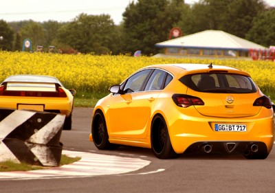 Opel_Astra_2010_by_Dorki.jpg