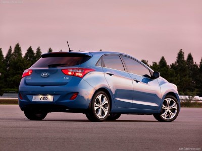 Hyundai-i30_2013_800x600_wallpaper_0d.jpg