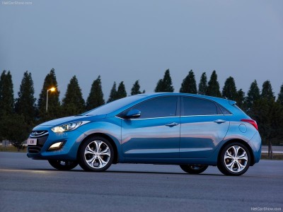 Hyundai-i30_2013_800x600_wallpaper_09.jpg