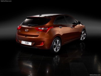 Hyundai-i30_2013_800x600_wallpaper_16.jpg