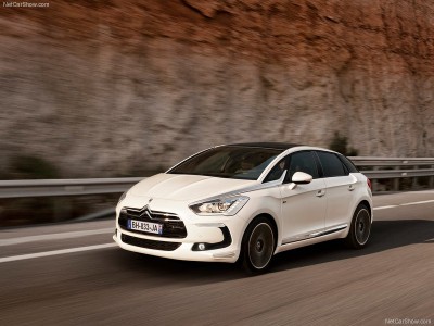 Citroen-DS5_2012_800x600_wallpaper_09.jpg