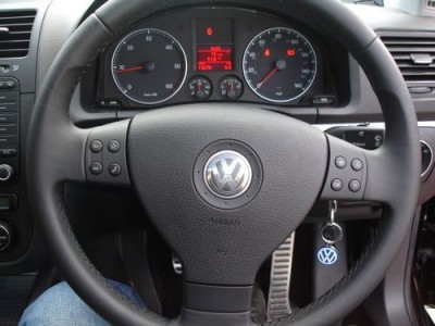 vw golf mk5 MFSW round.jpg
