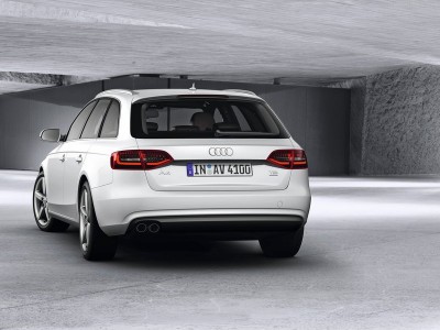 Audi-A4_Avant_2013_800x600_wallpaper_07.jpg