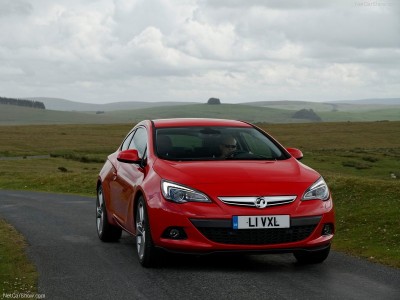 Vauxhall-Astra_GTC_2012_800x600_wallpaper_11.jpg