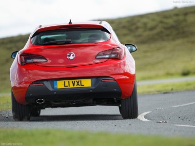 Vauxhall-Astra_GTC_2012_800x600_wallpaper_2b.jpg